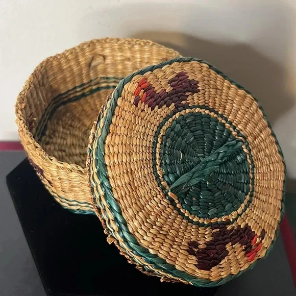 Vintage Handwoven Straw Multicolor Nootka Inspired Style Small Basket with Lid - Picture 5 of 10
